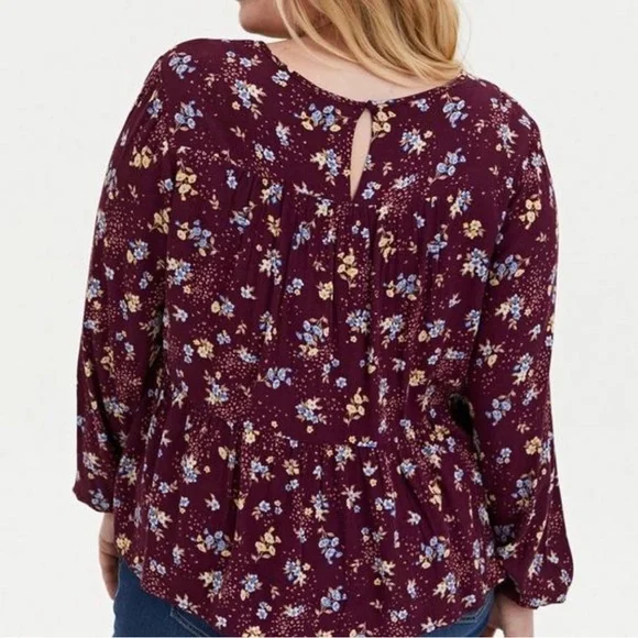 Torrid Crinkle Gauze Tiered Floral Top Size 2X Maroon 100% Rayon - Picture 2 of 8